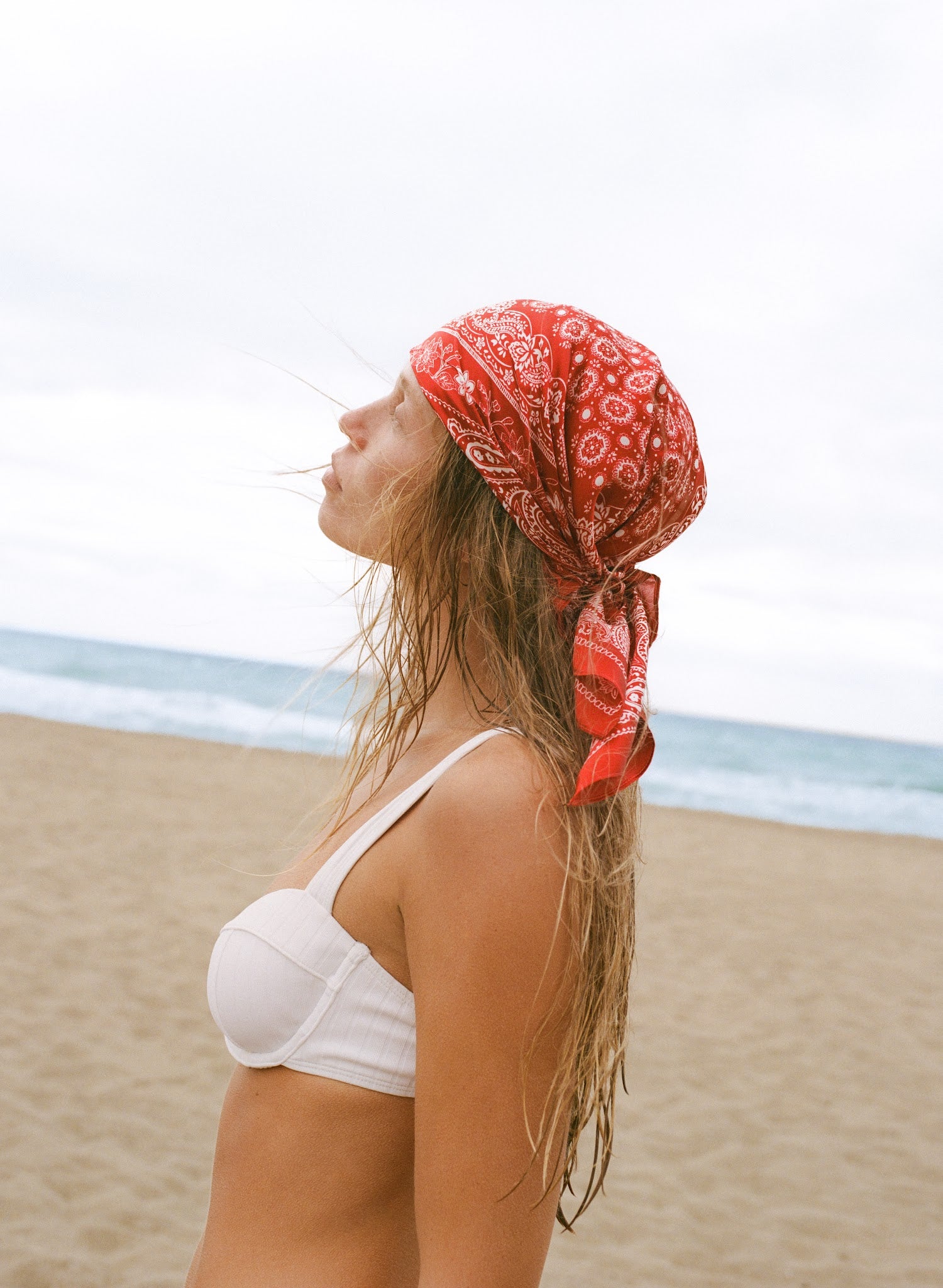 GORGIE Rocket Pop - red bandana drinking profile